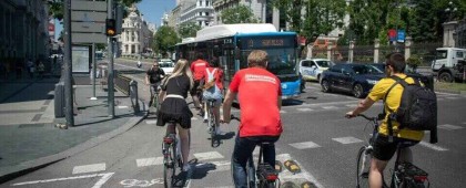 Madrid: Highlights Bike Tour with Optional E-Bike or Tapas